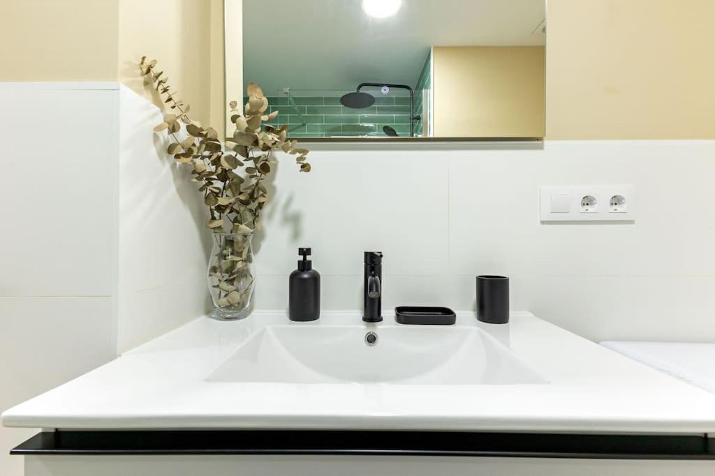 New Suite Reformada Con Excelente Ubicacion Seville Exterior photo